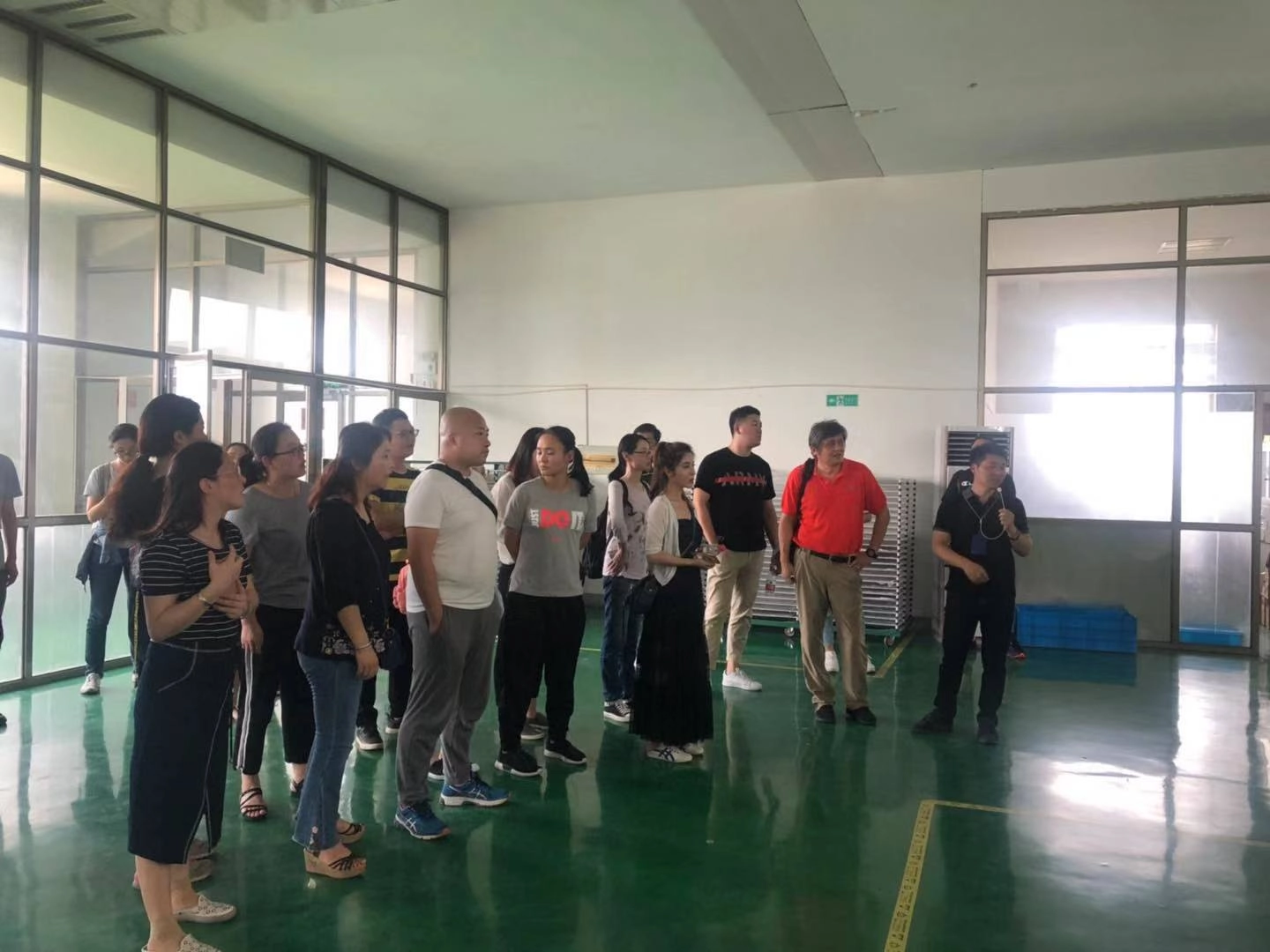 走进格林照明工厂，参观学习